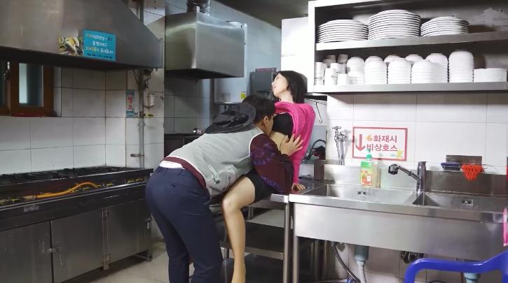 sex bà già u70 Cho cô chị đáng ghét uống thuốc kích dục để trả thù